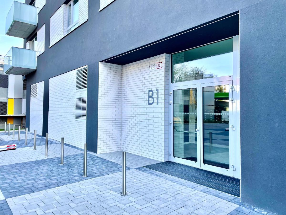 Arenas Lägenhet Bratislava Exteriör bild